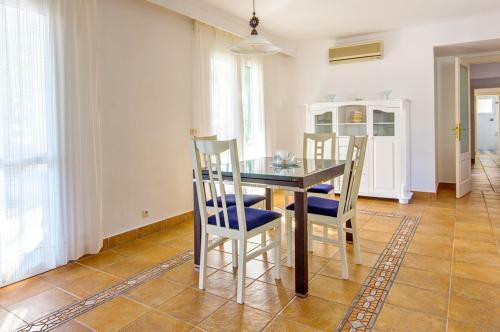 Villa Miquel