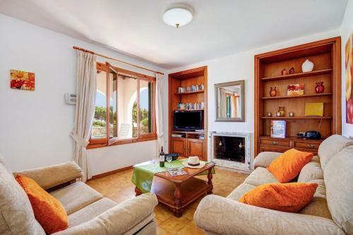 Petunia 3 Bedroom Villa, Cala'n Bosch