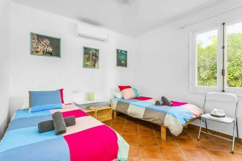 Cala Blanca Villa Sleeps 6 With Pool Air Con And Wifi