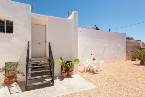 5 Soles 4 Bedroom Apartment, Santandria