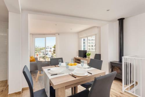 5 Soles 4 Bedroom Apartment, Santandria