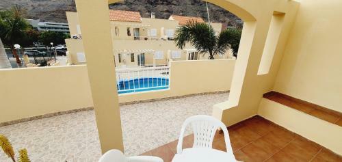 Apartment Above The Swimming Pool With Mountain Views