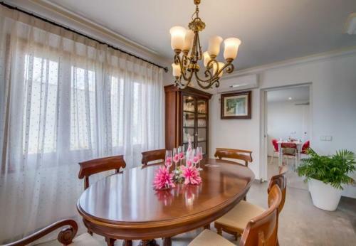 Alcanada Holiday Home Sleeps 5 With Pool And Air Con