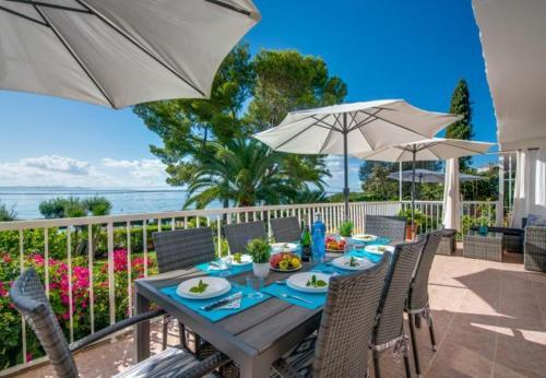 Alcanada Holiday Home Sleeps 7 With Wifi