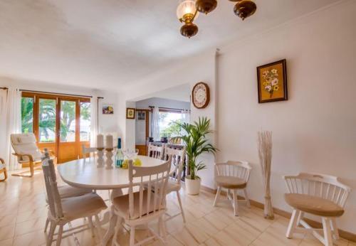 Alcanada Holiday Home Sleeps 6 With Wifi