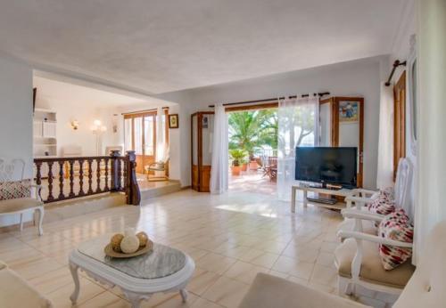 Alcanada Holiday Home Sleeps 6 With Wifi
