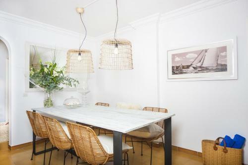 Alcanada Apartment Sleeps 4 With Air Con And Wifi