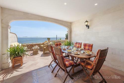 Alcanada Villa Sleeps 8 With Pool Air Con And Wifi