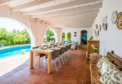 Font de Sa Cala Holiday Home Sleeps 10 With Pool