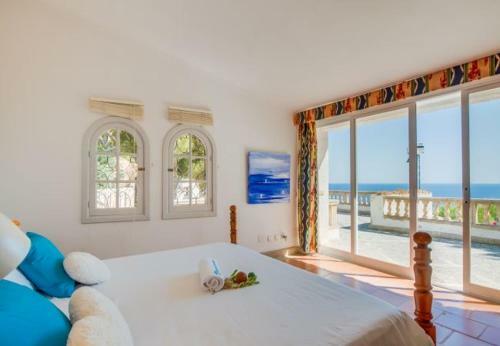 Font de Sa Cala Holiday Home Sleeps 10 With Pool