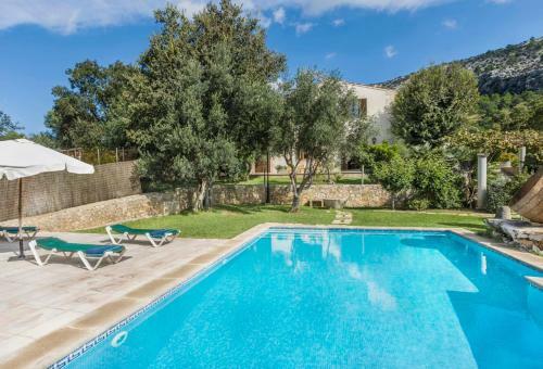 Sa Pobla Villa Sleeps 14 With Pool And Air Con