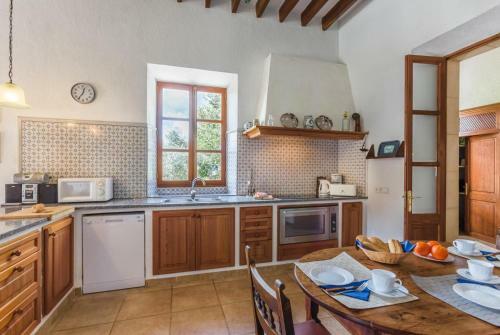 Sa Pobla Villa Sleeps 14 With Pool And Air Con