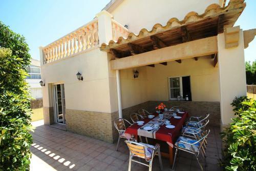 Riumar "eva", 300m To Beach, Private Pool, On-site-service, Dog Beach