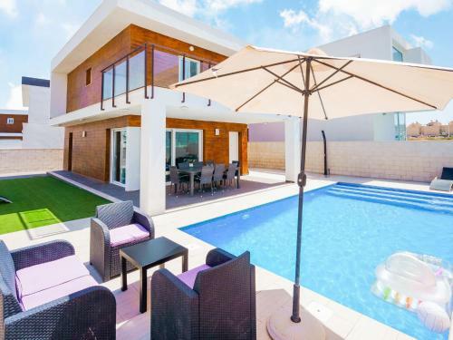 Splendid Villa In Gran Alacant With Private Swimming Pool