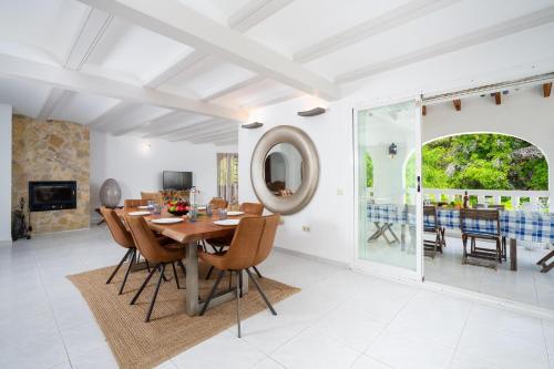 Xabia Villa Sleeps 8 With Pool And Air Con