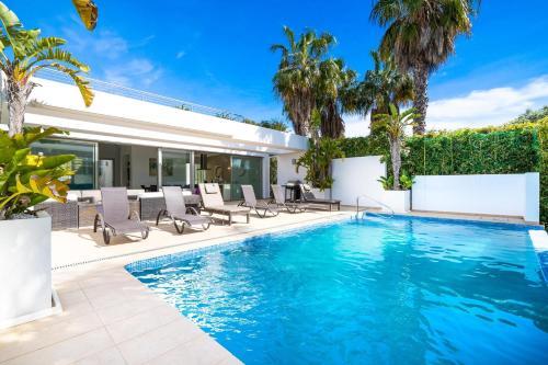 Xabia Villa Sleeps 8 Pool Air Con Wifi