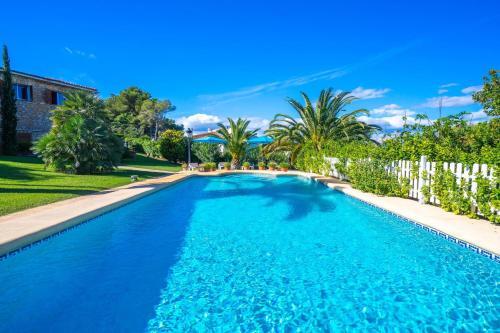 Xabia Villa Sleeps 8 With Pool Air Con And Wifi