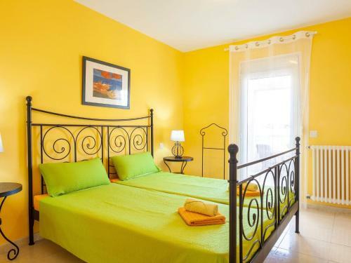 Vibrant Chalet In Cala Mendia Near Beach