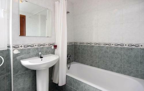 Two-bedroom Apartment In Riviera Del Sol