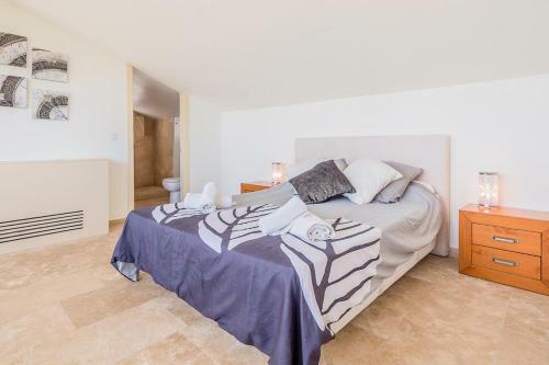 Es Mal Pas Villa Sleeps 8 With Pool Air Con And Wifi