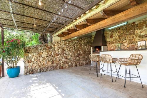Es Mal Pas Villa Sleeps 10 With Pool And Air Con