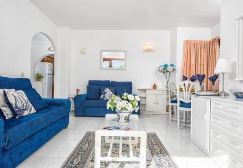Cabopino Apartment Sleeps 6 Pool Air Con Wifi