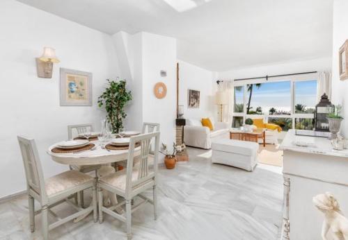 Cabopino Apartment Sleeps 4 Pool Air Con Wifi