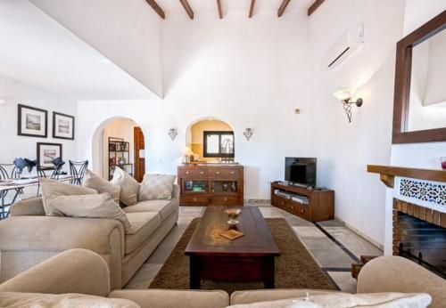 Cabopino Villa Sleeps 6 Pool Air Con Wifi