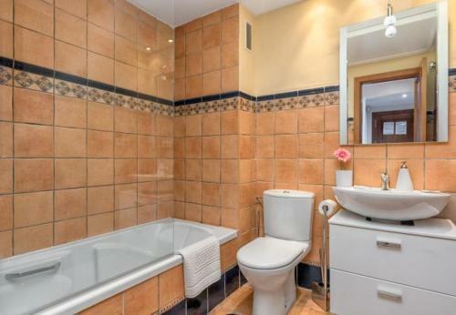 Cabopino Apartment Sleeps 4 Pool Air Con Wifi