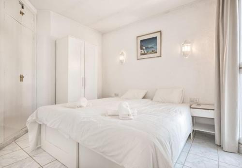 Cabopino Apartment Sleeps 6 Pool Air Con Wifi