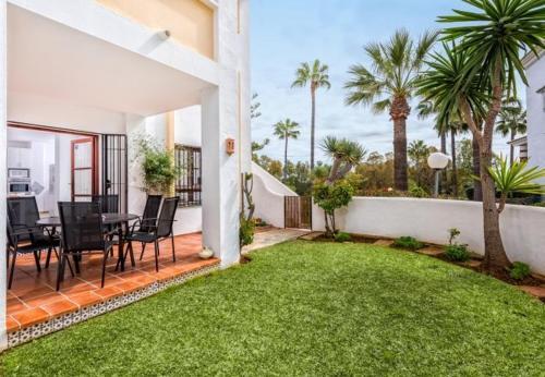 Cabopino Apartment Sleeps 4 Pool Air Con Wifi