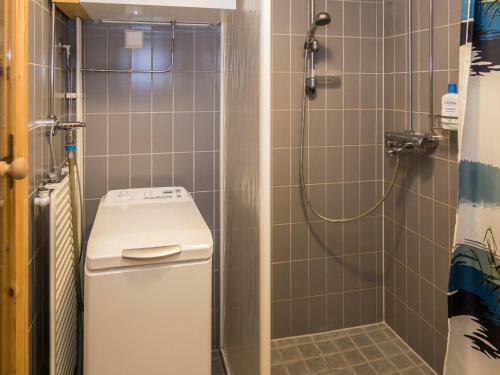 Holiday Home Karhunvartijan Pirtti C1