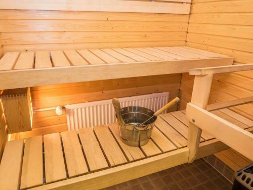 Holiday Home Karhunvartijan Pirtti C1