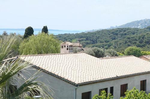 Beautiful Apartment With Swimming Pool In Antibes