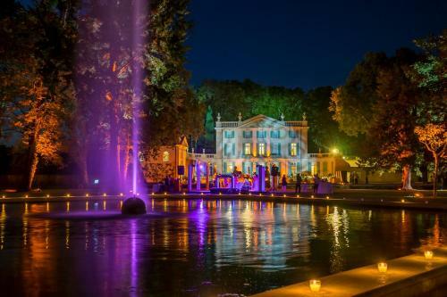 Serres Chateau Sleeps 29 Pool Air Con Wifi