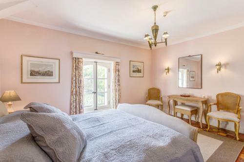 Serres Chateau Sleeps 29 Pool Air Con Wifi