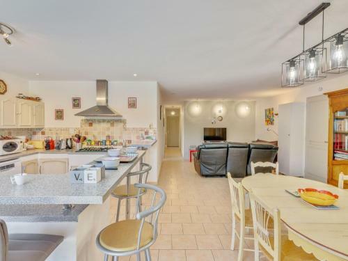 Charming Holiday Home In Barjols With Private Pool