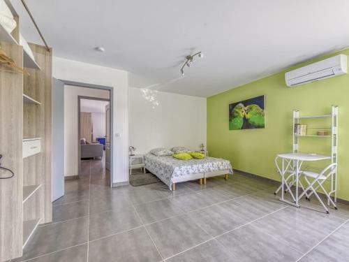 Magnificent Holiday Home In Bize-minervois With Jacuzzi