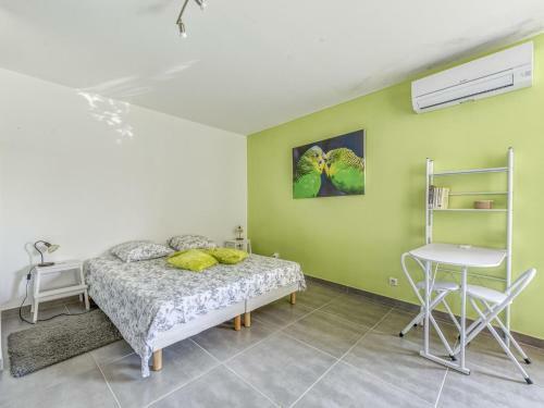Magnificent Holiday Home In Bize-minervois With Jacuzzi