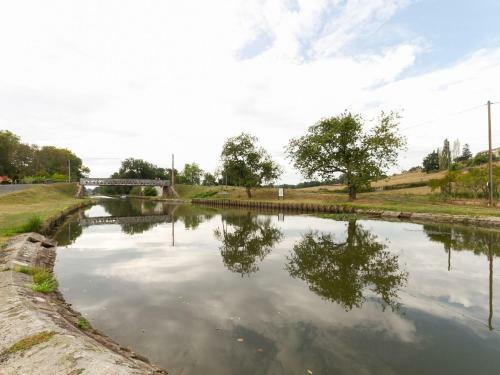 Charming Cottage In Bourg-le-comte Near Lake
