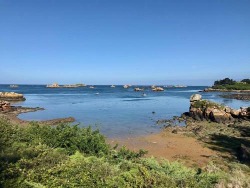 Vacances Paradisiaques Au Coeur de L'ile de Br�hat