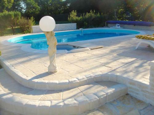 House With One Bedroom In Bussac Foret With Shared Pool And Wifi