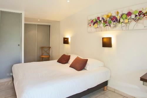 Villa Studio For 2 People With Private Garden And Shared Swiming Pool