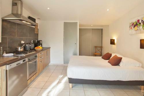 Villa Studio For 2 People With Private Garden And Shared Swiming Pool