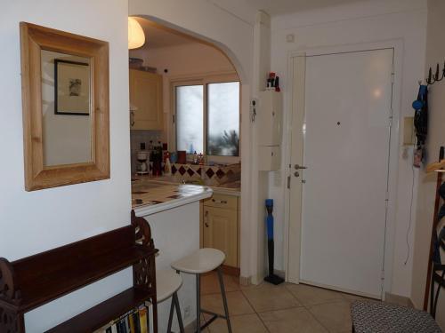 Cannes Apartment Sleeps 4 Air Con Wifi