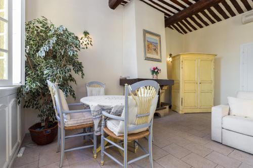 Cannes Apartment Sleeps 2 Air Con Wifi