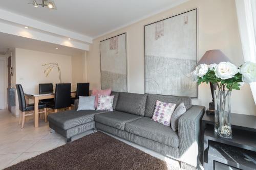 Cannes Apartment Sleeps 5 Air Con Wifi