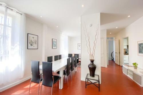 Villa 8 Chambres - 200 M�tres Croisette