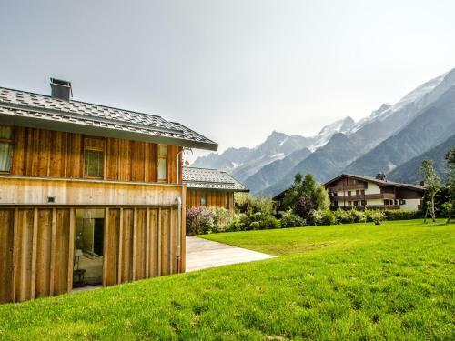 Cozy Chalet In Rhone Alpes With Terrace