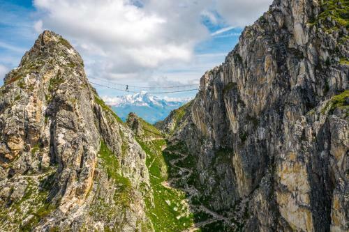 Apartment Ecureuil 200m2 Living Room With Fireplace